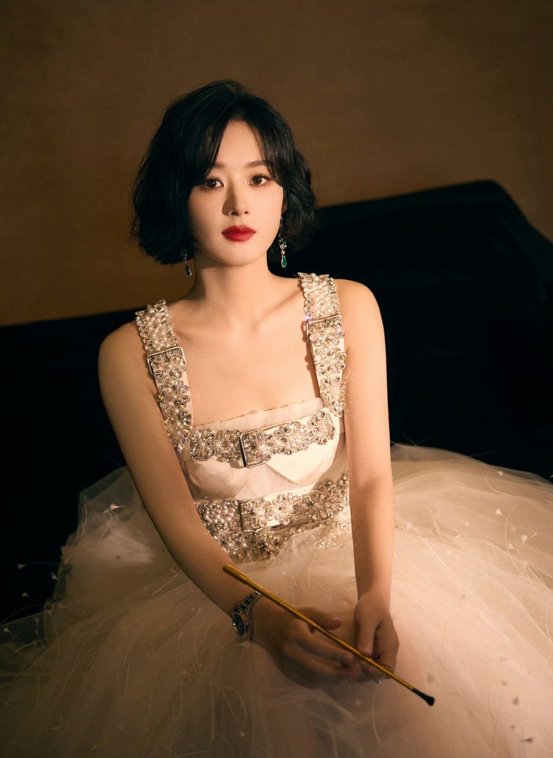 恭喜赵丽颖获第32届金鹰奖视后！这也是她今年凭借《风吹半夏》许半夏一角拿下的第二