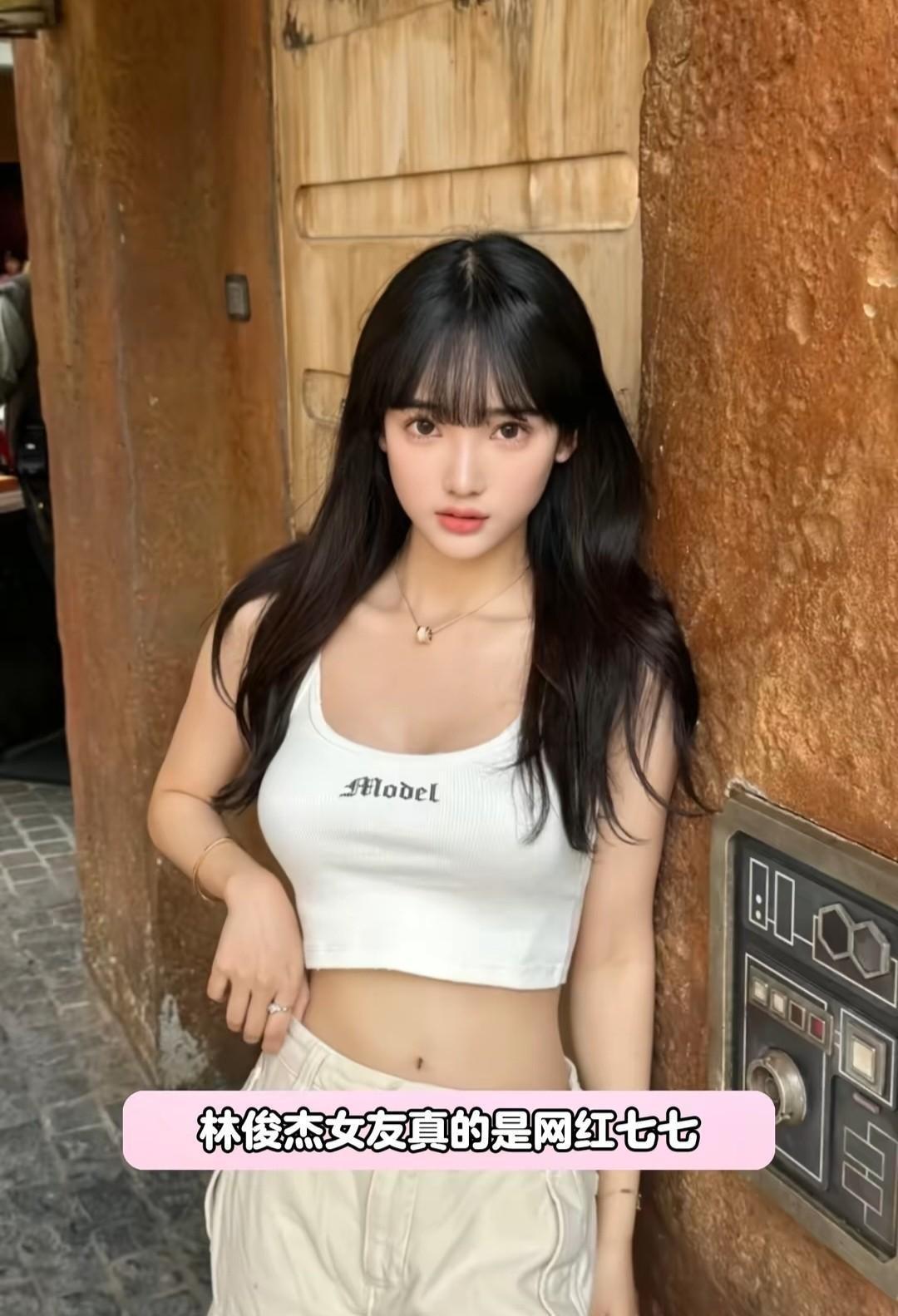 人们都搞错了。
林俊杰和七七这事，关键根本不是21岁的年龄差。
你点开他最近的健