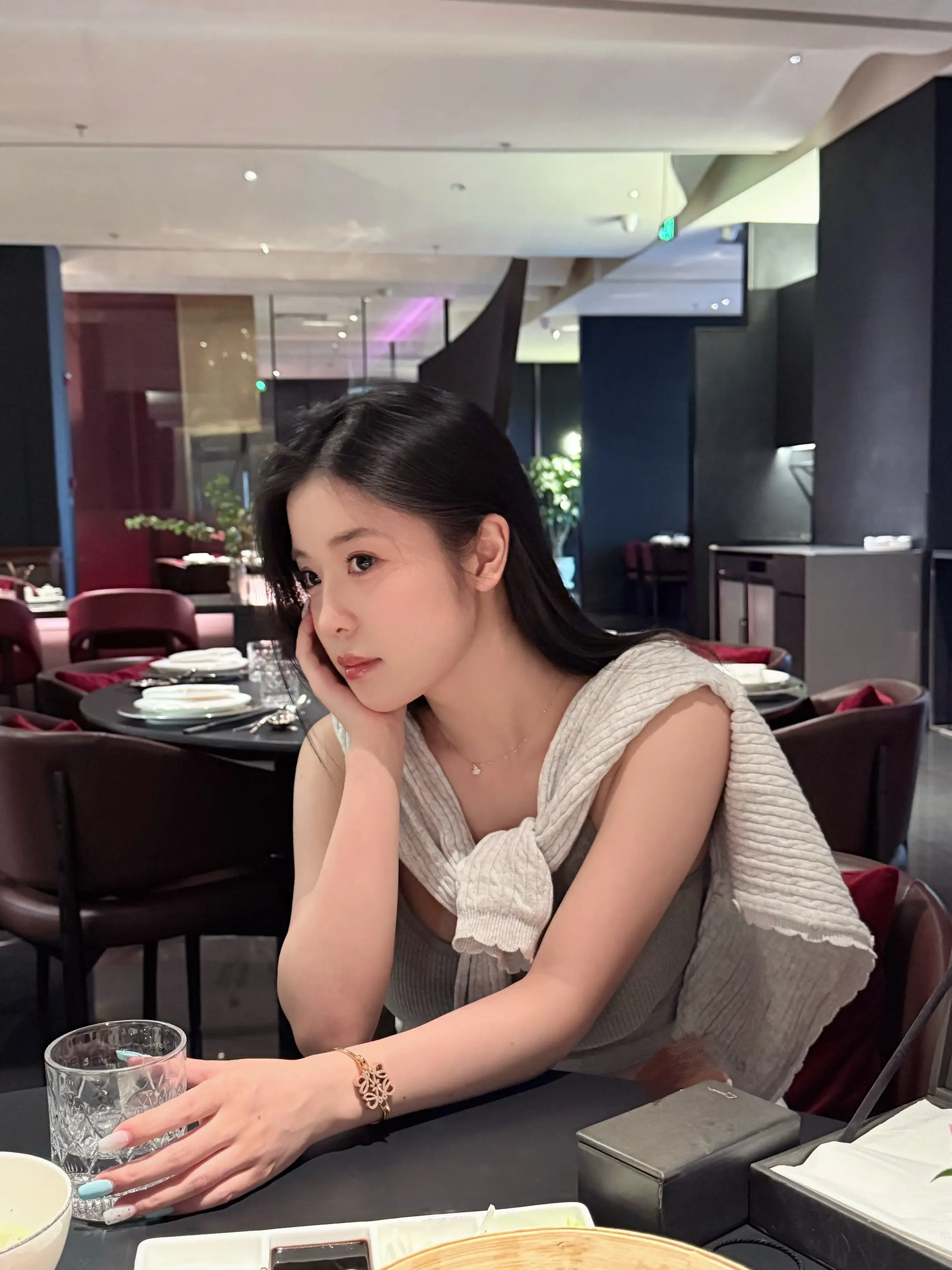一段很暖很治愈的话：时间扑面而来，我们终将释怀，健康地活着，平静地过着...