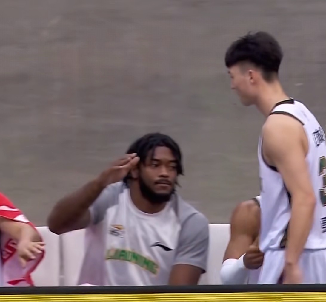 奥利弗整个上半场都没有出场辽宁男篮