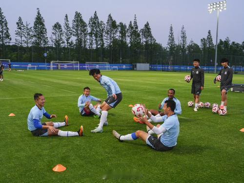 申花官方：蒋圣龙仍在修养，四国脚6月10日归队申花中超 ​​​