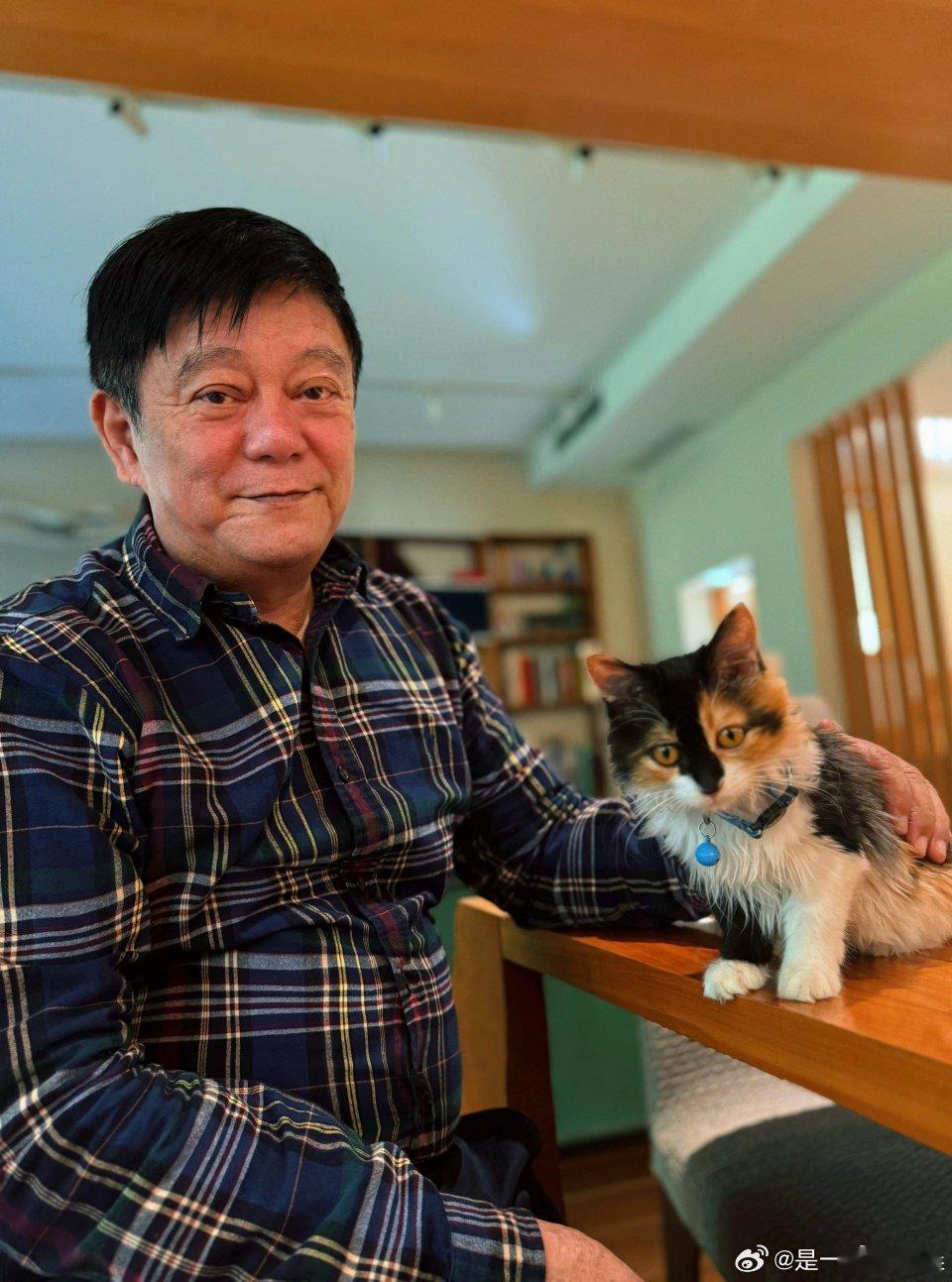 姚晨除夕给爸爸染发染眉姚晨回福建老家过年了 烟火映温情！姚晨回闽过除夕，给爸爸染