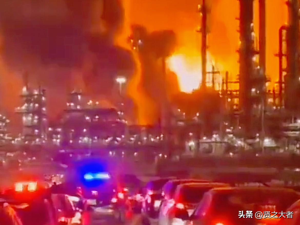 以色列中部遭伊朗导弹袭击，
70多岁的老夫妻死在卧室，
同时中部特拉维夫火车站站