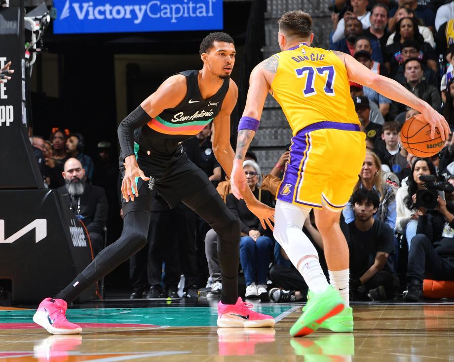 脸都不要了！北京时间2026年1月8日NBA常规赛，湖人客场91-107惨败马刺