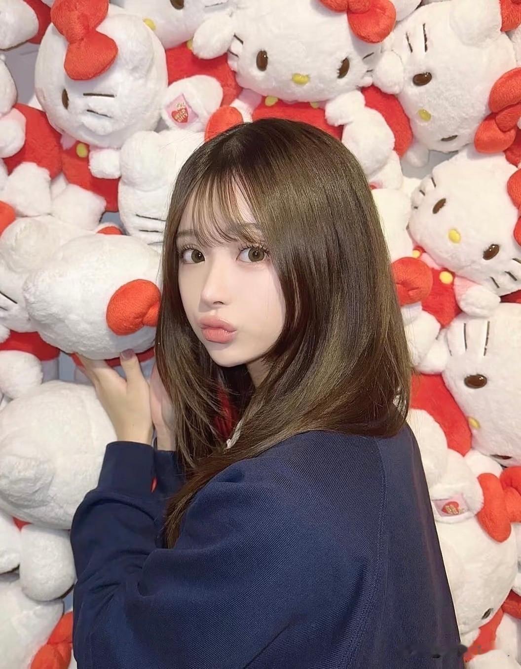 悲哀，一名才26岁的日本花季女孩，在韩国首尔龙山区公寓式酒店进行TikTok直播