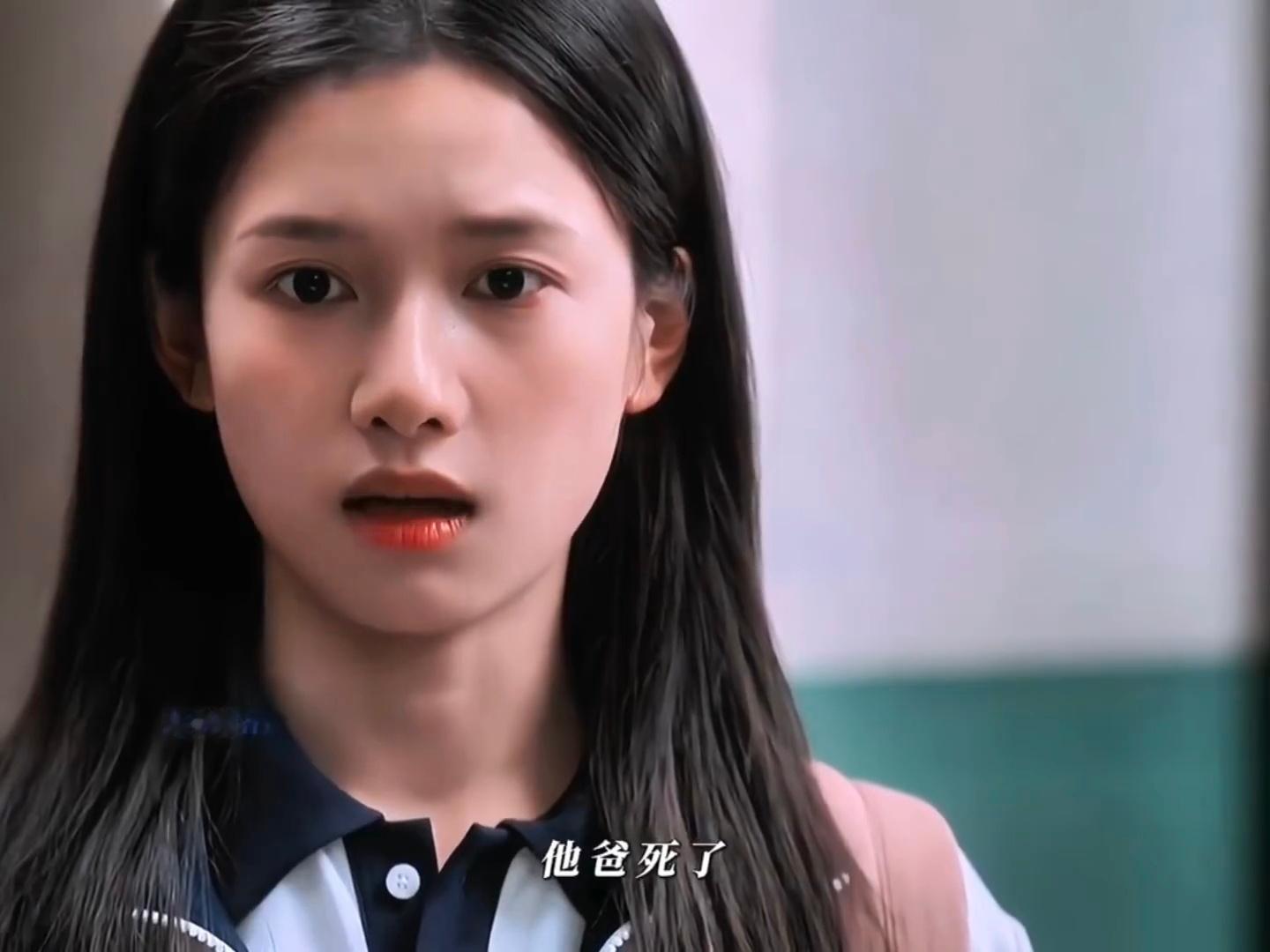 张婧仪一句话总结野狗骨头前四集太佩服张婧仪对细节的把控，苗靖回答时平淡无波澜的神
