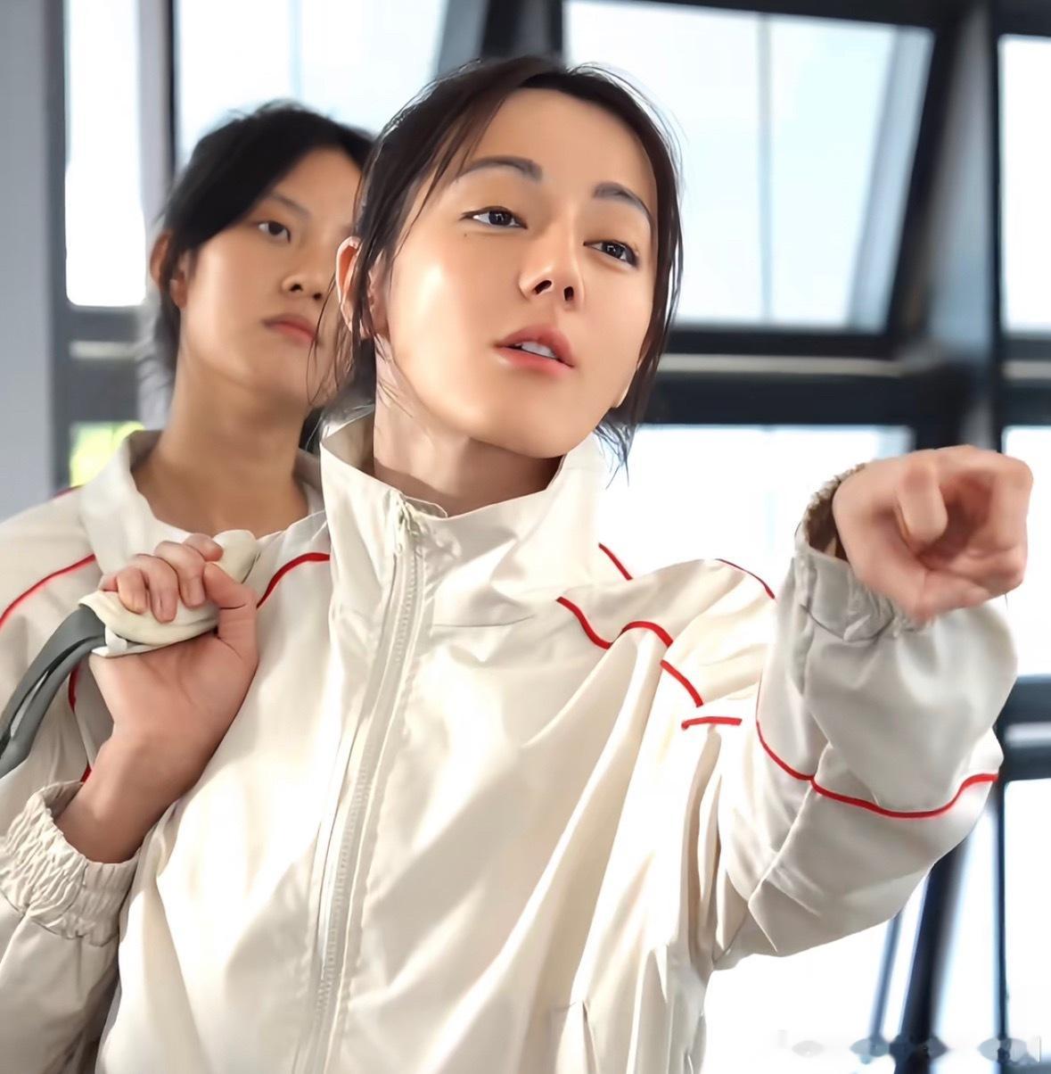 迪丽热巴五官清晰优点加一生图界的免检标签，又被网友玩出了新高度。以前夸热巴，高眉