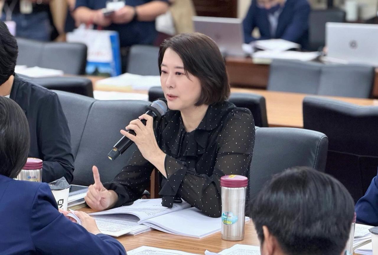 吴乃仁欠台糖1.7亿　「管收12天」闪电获释　王鸿薇狠酸：党证无敌

梅花新闻网