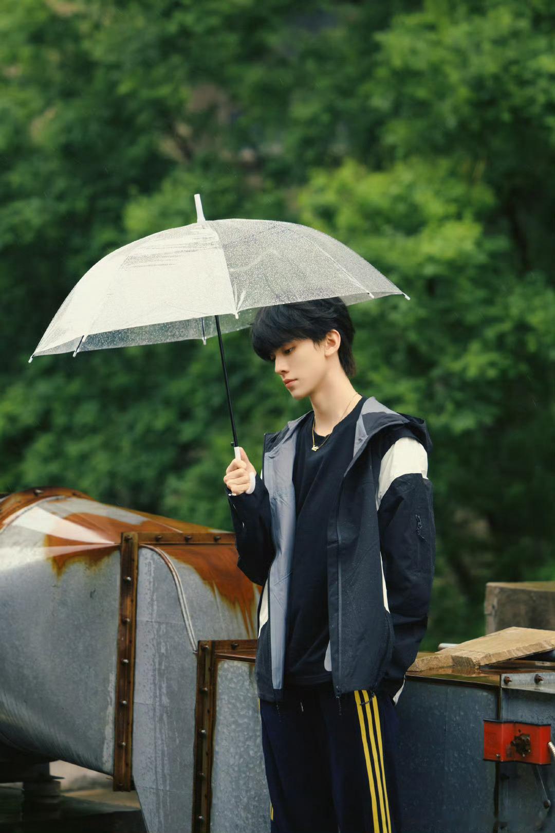 左航雨中撑伞镜头、左航下雨撑伞 啊啊啊啊啊，左航雨中撑伞镜头，可以有啊，左航下雨