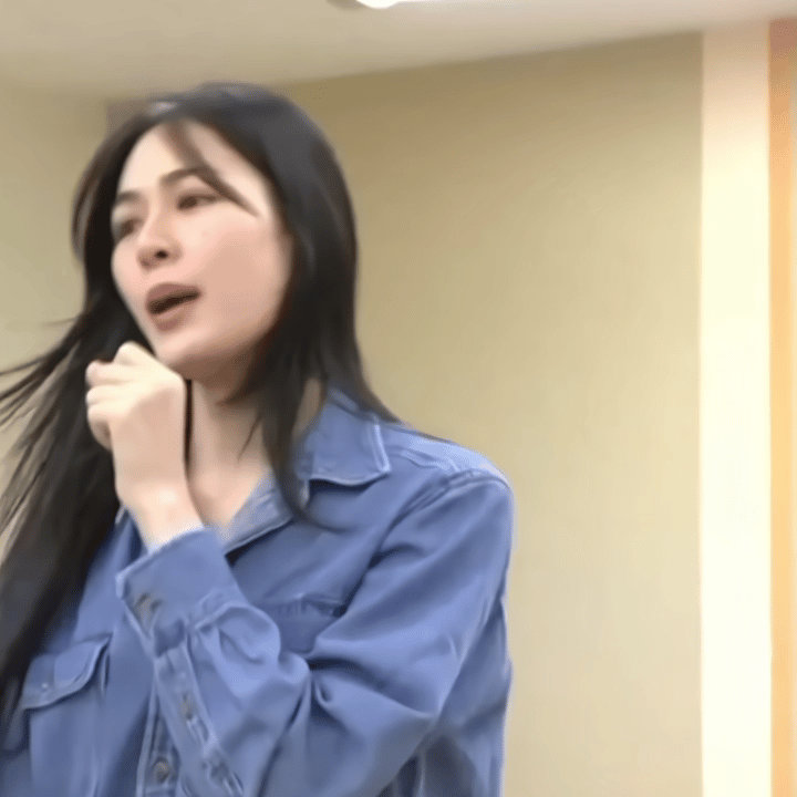 只愿你每天都开开心心的，平安顺遂！邝玲玲