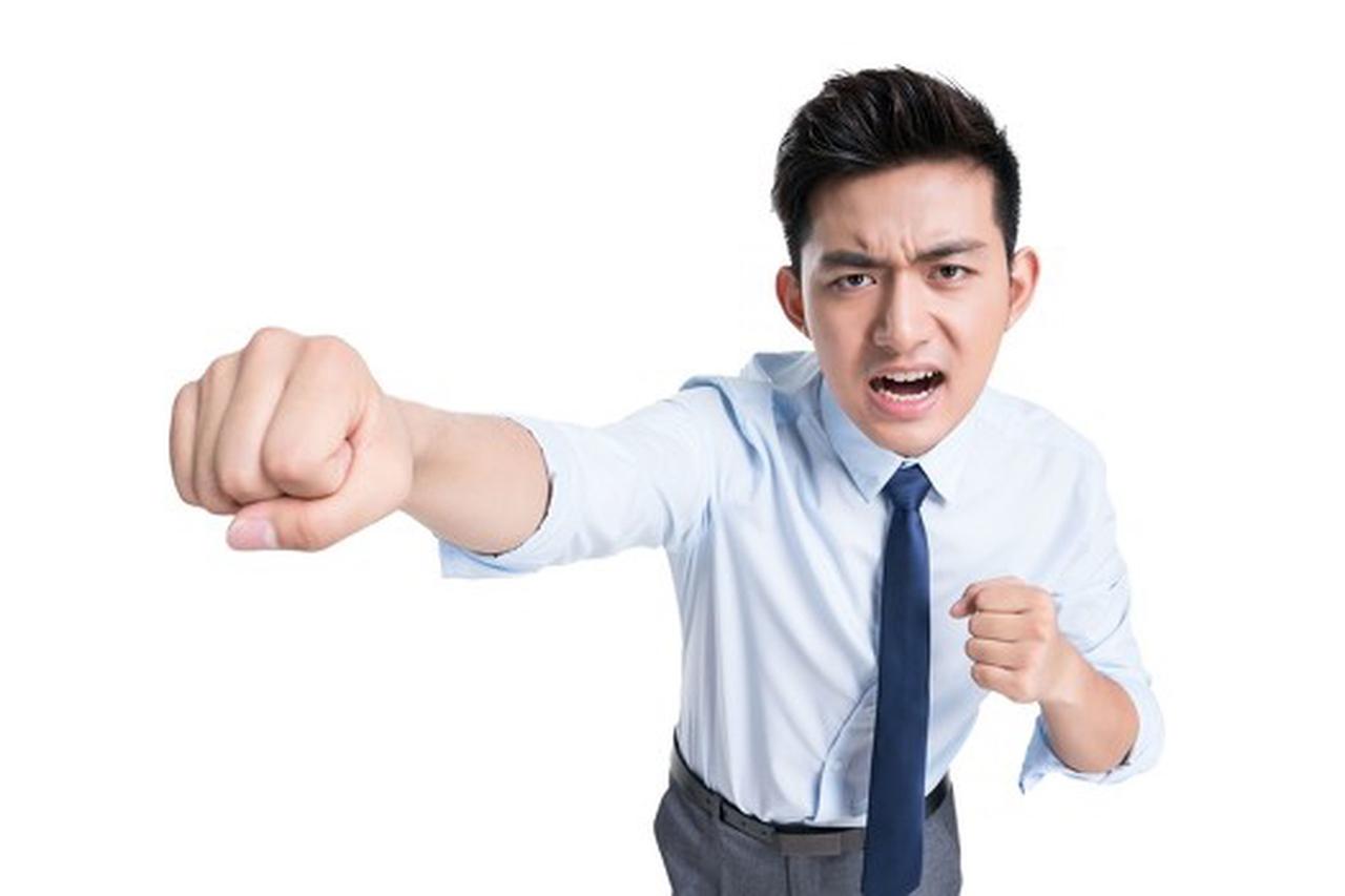 现代社会中，讲义气的人愈发稀少，这与当下的社会环境息息相关。
如今，人们都忙于工