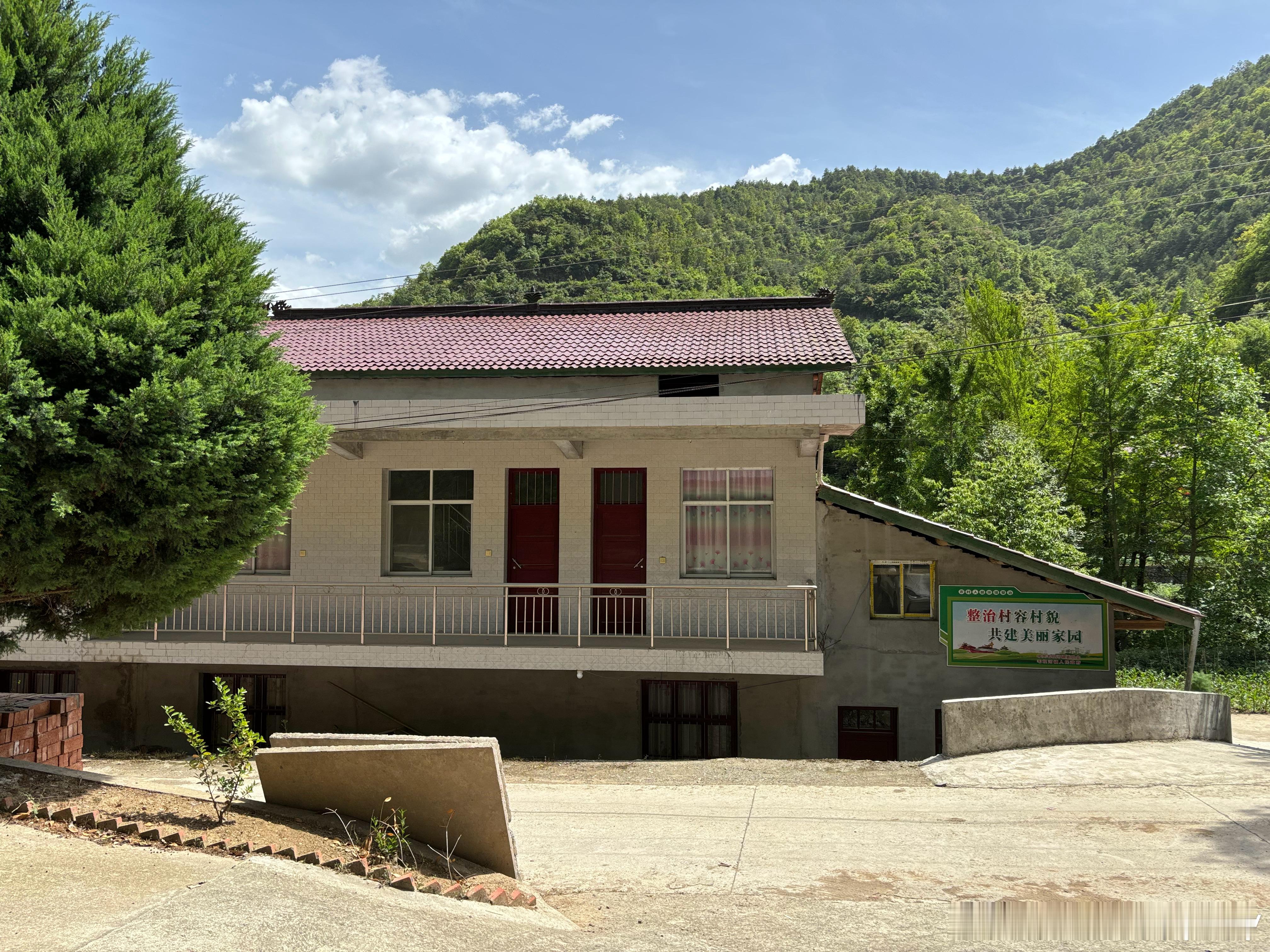 路过这里，真想住几天，啥都不做，坐门口发发呆，喝喝茶，玩玩手机[doge] ​​