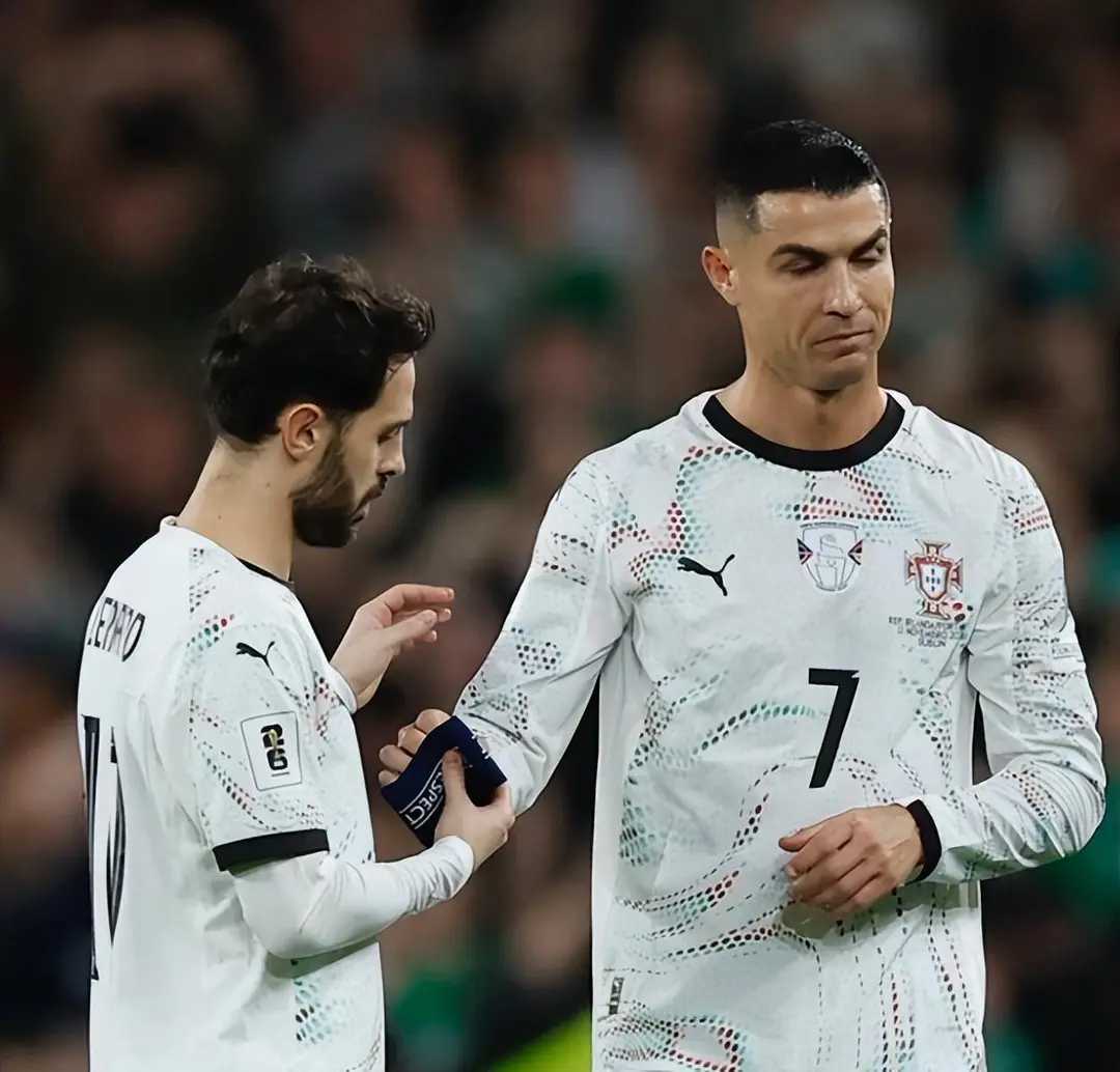 C罗国家队首染红！葡萄牙0-2爆冷负爱尔兰 末轮生死战决定是否直通世界杯 北京时