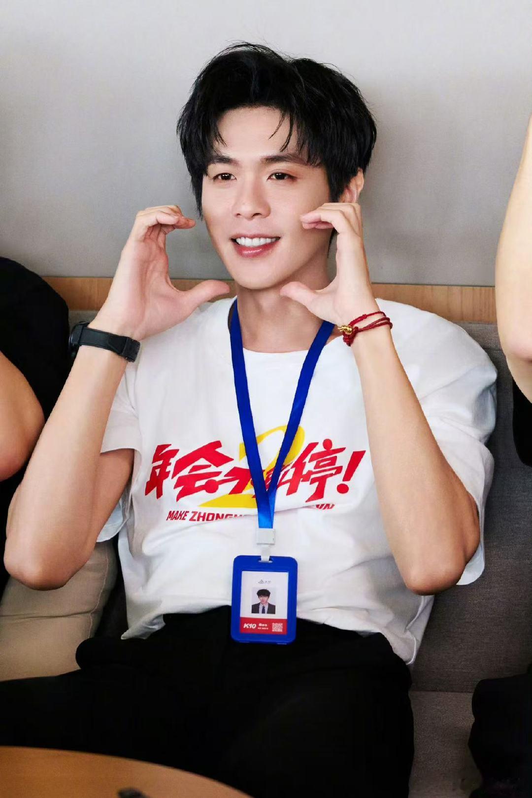 披哥名单怎么没有张若昀张若昀唱跳阳光开朗大男孩  披哥名单怎么没有张若昀