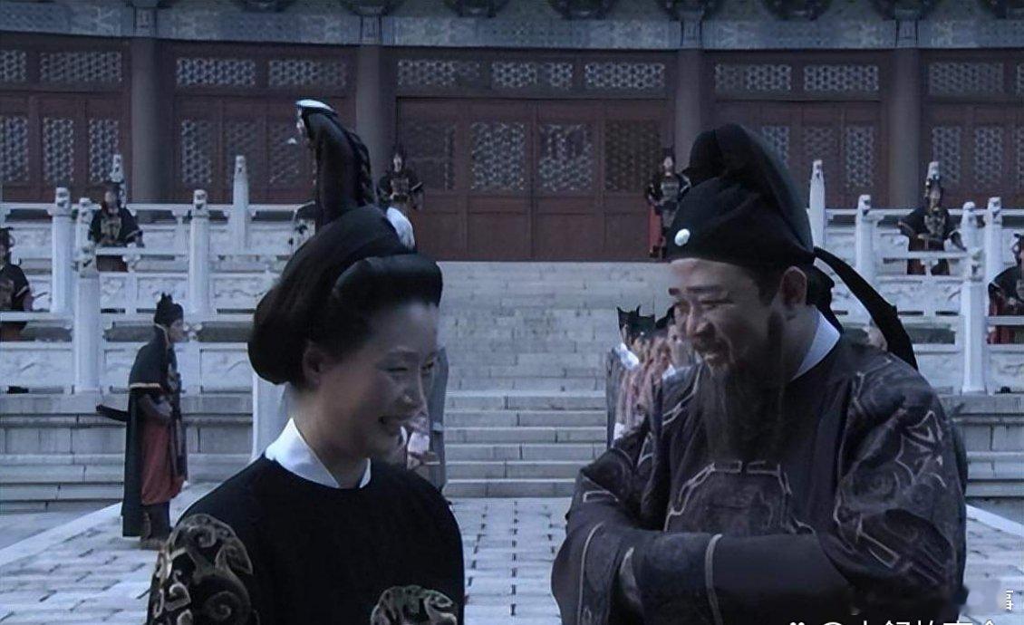武则天看望病危的狄仁杰，狄仁杰提出了一个要求，武则天含泪答应。五年后，武则天叹气