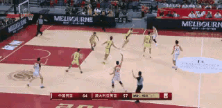 中国男篮新星庞峥麟真是快如闪电！在今天进行的中国男篮和澳大利亚男篮的友谊赛中，当