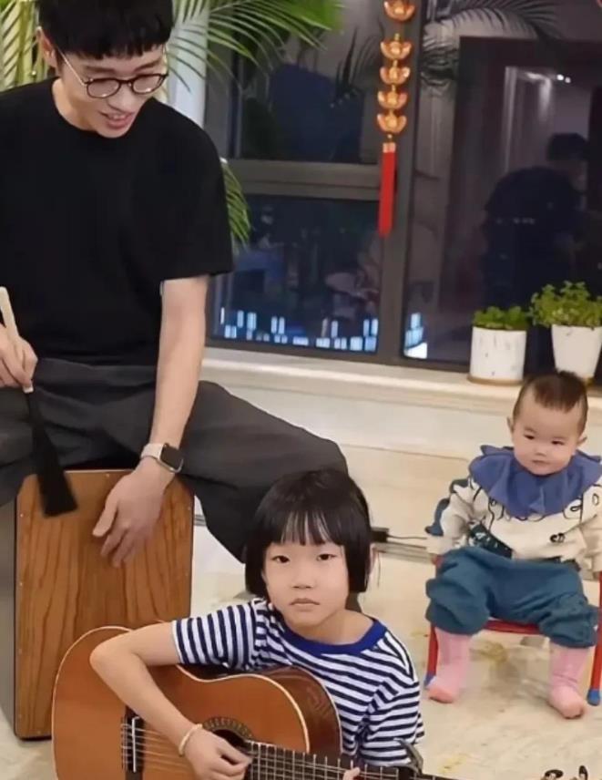 李行亮太苦了，他太孤独了，他家只有他一个人了，所以麦麦拿捏了他。
 
把他们俩的