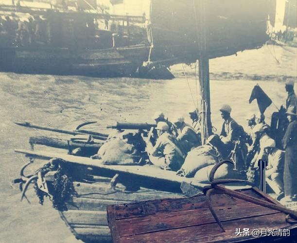 1949年初，淮海战役胜利结束后，由陈毅、粟裕率领的华东野战军，按照中央军委的命