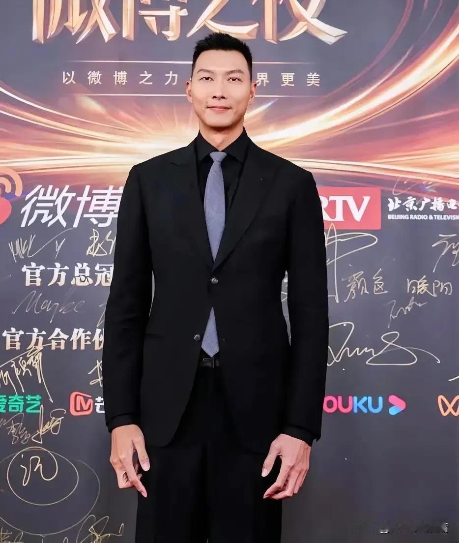 易建联荣获微博年度影响力体育人物奖，发表获奖感言：“感谢微博给我这个奖项，希望这