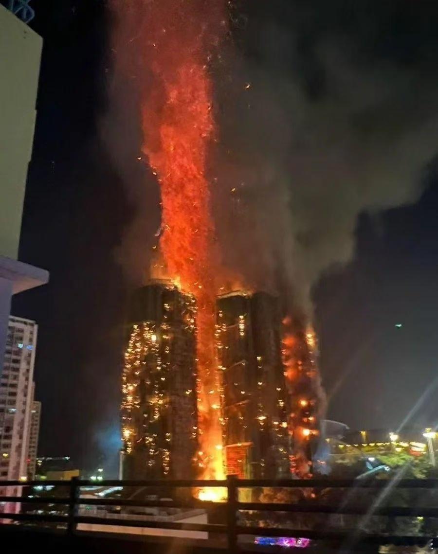 溜溜的烧了半天了，没看起因经过，但不明白这火势为啥控制不住？  我看截止27日1