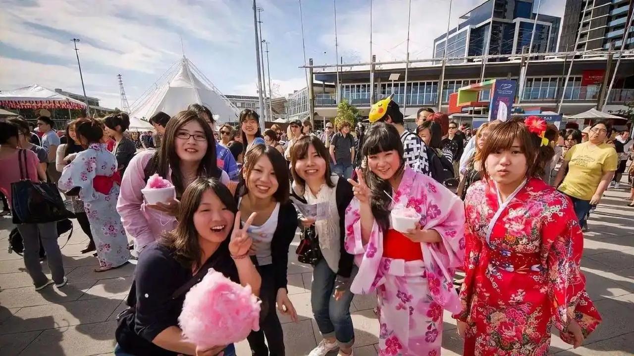 中日形势突变，上海数万日本人何去何从？中方立场明确，已有答案！
 
先说说上海日