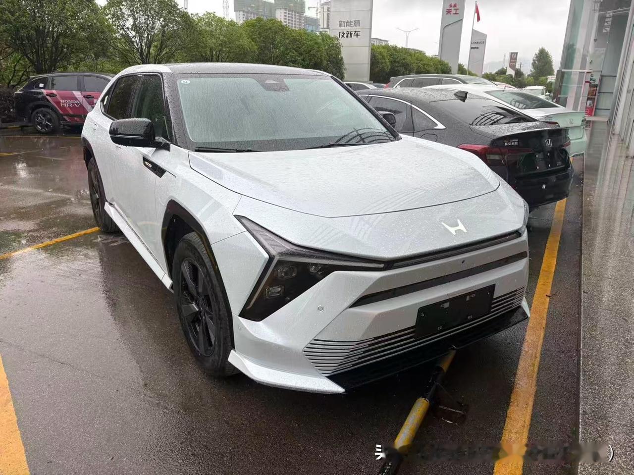 如果看一下合资品牌的年报，就能理解合资车为什么守着燃油车不放。丰田、本田、福特和