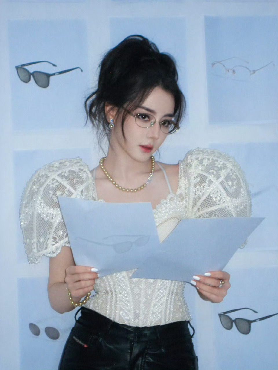 迪丽热巴工作室回应审美争议眼镜种草！我也研究买一个