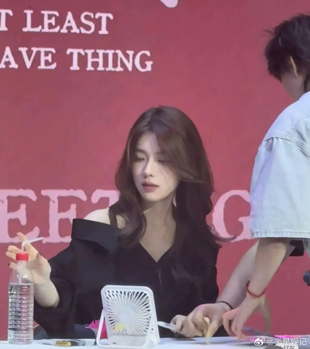 顶着这张脸不拍个剧，真的可惜了