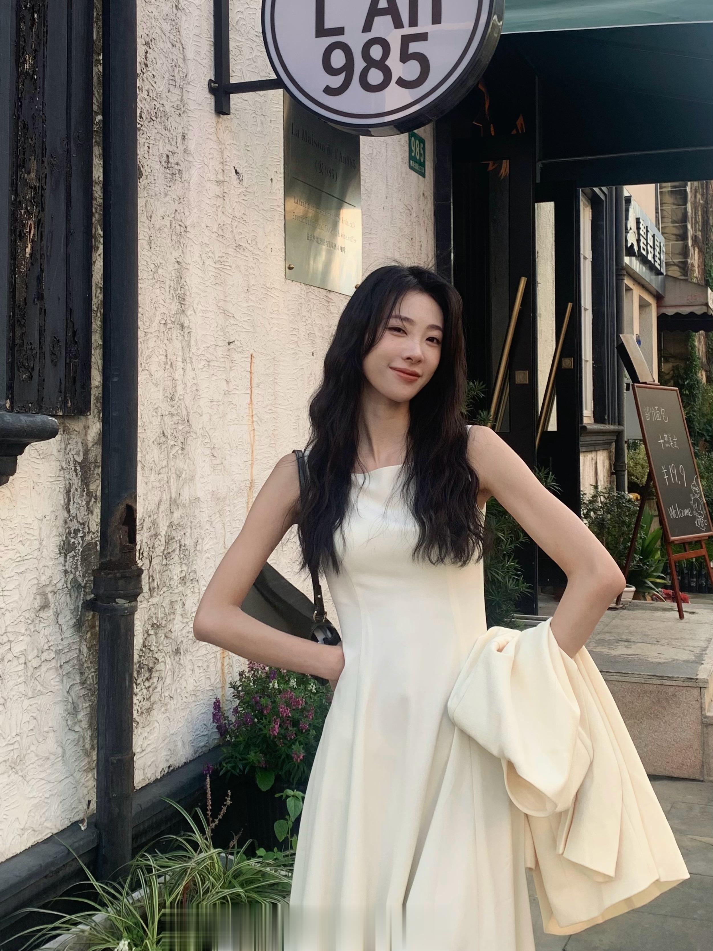 🧩 生活碎片 终于教会椰妮坐啦 [泪] ​​​