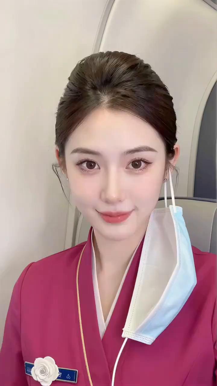 在我们这行做久了，见过山河辽阔，反而更想拥有一份安稳的偏爱。外人觉得我们很好找对