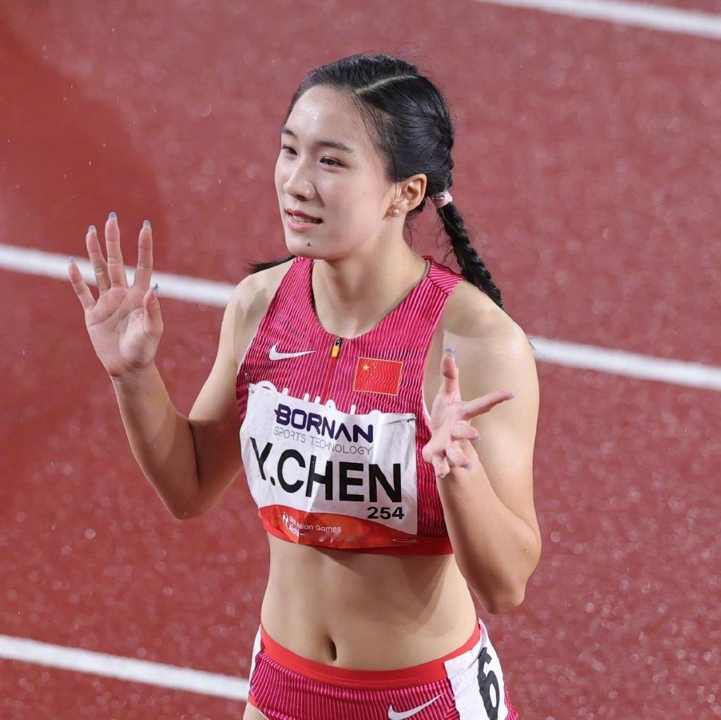 陈妤颉200米摘银天才短跑少女实至名归！淘宝活力玩家陈妤颉成功拿下亚运会田径女子