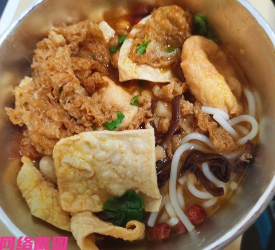 广东广州有男子在某个平台上，抽中在一家饭店免费试吃的福利活动，但在吃的时候见得菜