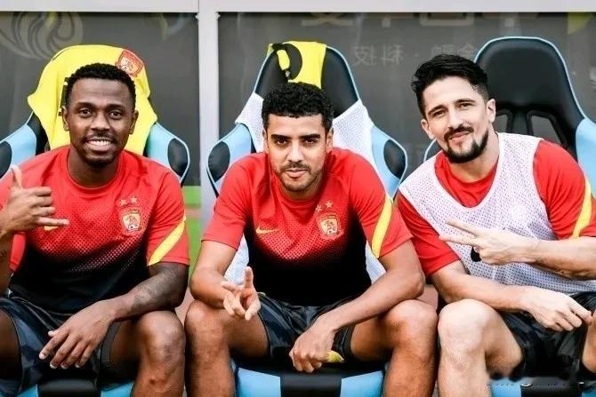 中超最强之人已暗示足协，表明自己强烈的意愿，有他国足至少得提升一个档次。
  泰