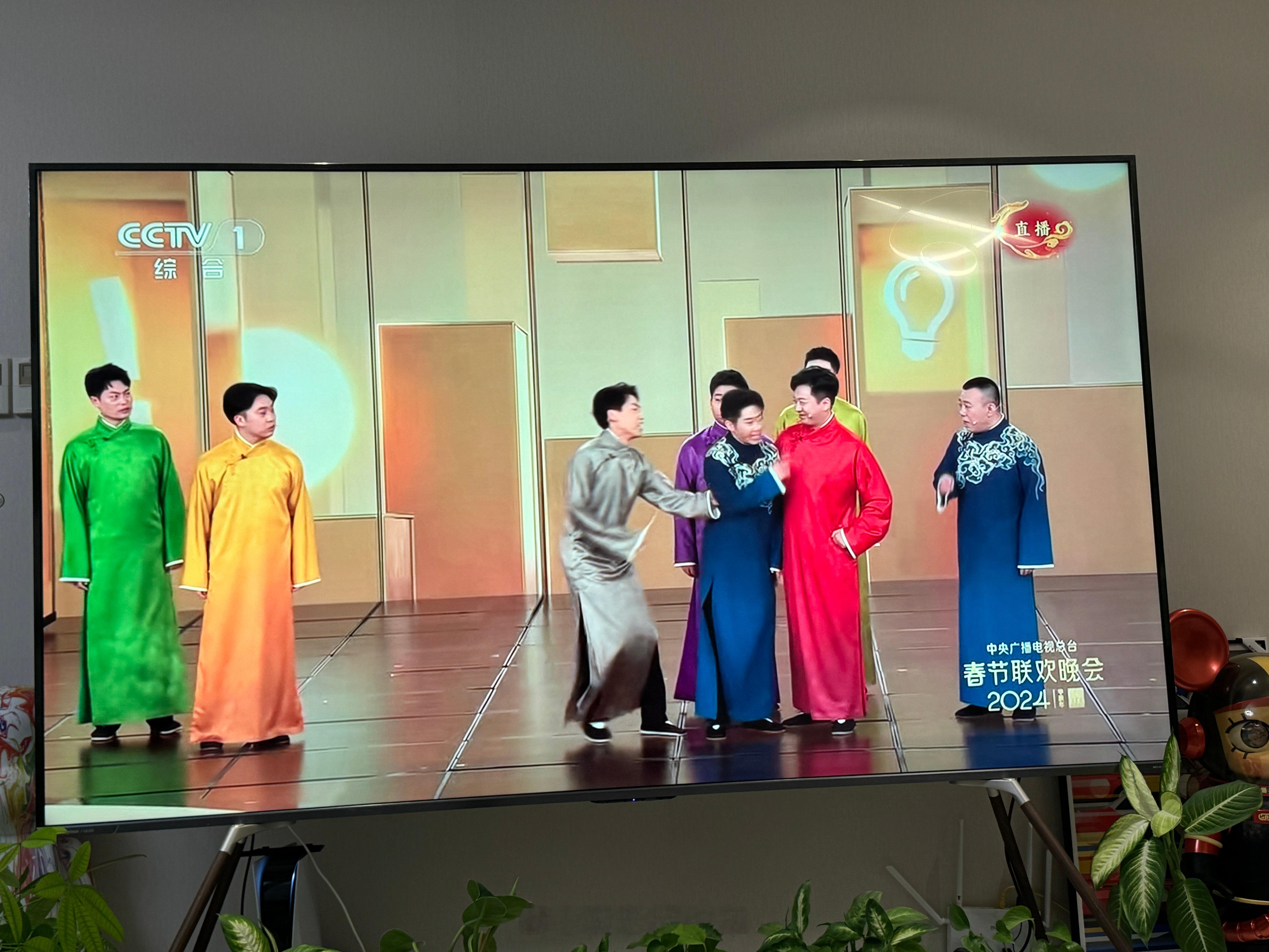 强烈建议减少语言类（赵本山、沈腾除外）节目的时长！ ​​​