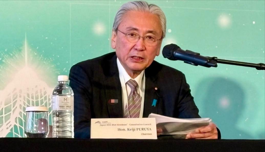 日本议员叫嚣：“以武力保护台湾”

正在窜访台湾的日本众议员古屋圭司16日叫嚣，