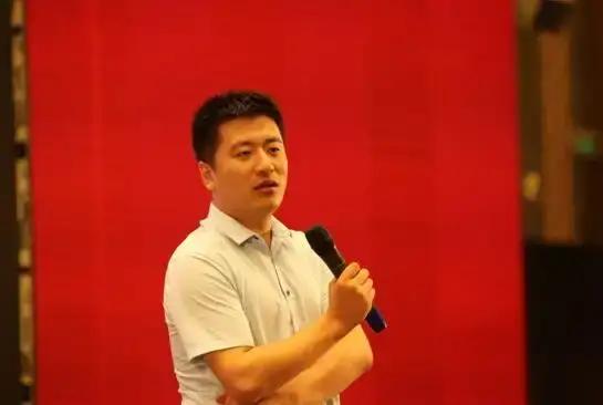 武老师说，不要听信谣言，我在这呢，天不会塌下来！

张老师的突然离开，确实让峰雪