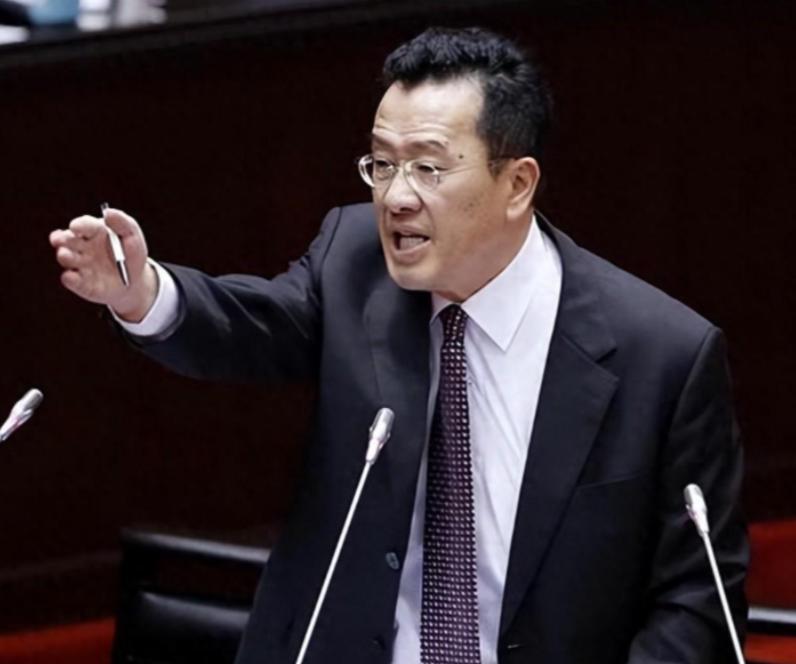 台“防长”顾立雄发表严正声明
10月27日，针对央视在台湾光复81周年前夕公布“
