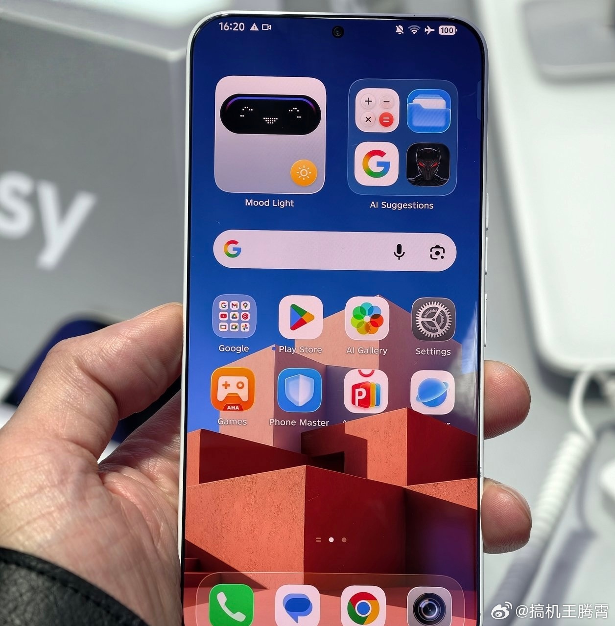 有意思，传音搞了款无边框手机Tecno Slim 2，大概意思就是边框窄到可以忽