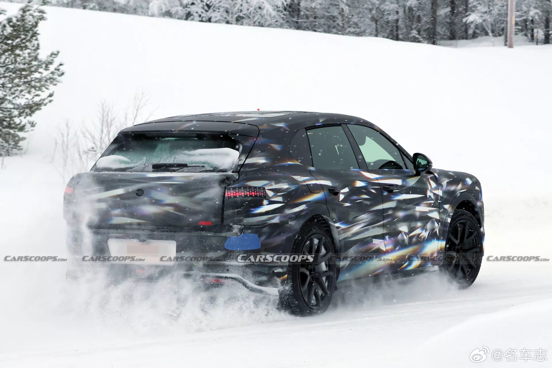 名车志谍照 【宾利全新纯电 SUV 的冬季测试最新进展曝光】新车将基于与保时捷新