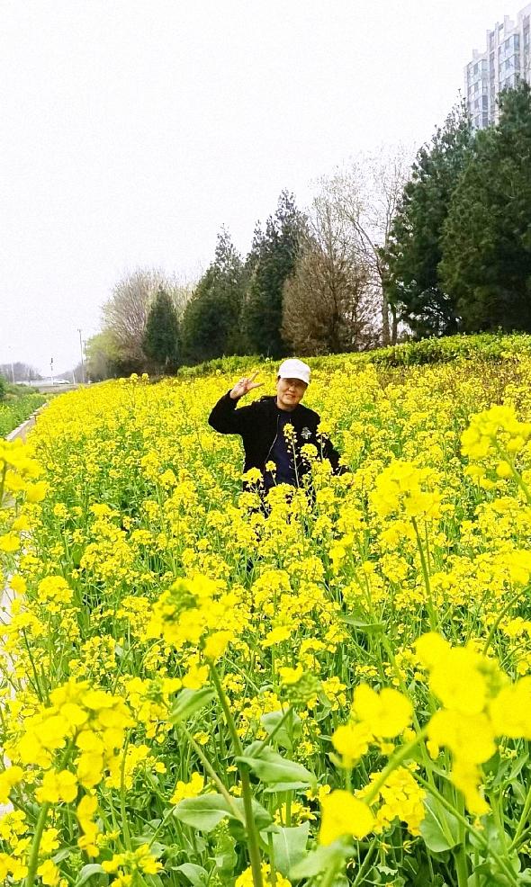 年过六十，魅力从不靠钱财皮囊
 
有人发问：容貌管理是否不再重要？答案从来不是否