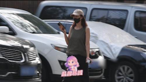 高圆圆带女儿医院就诊高圆圆带女儿去儿童医院看病 8月25日，有自媒体曝光一段高圆