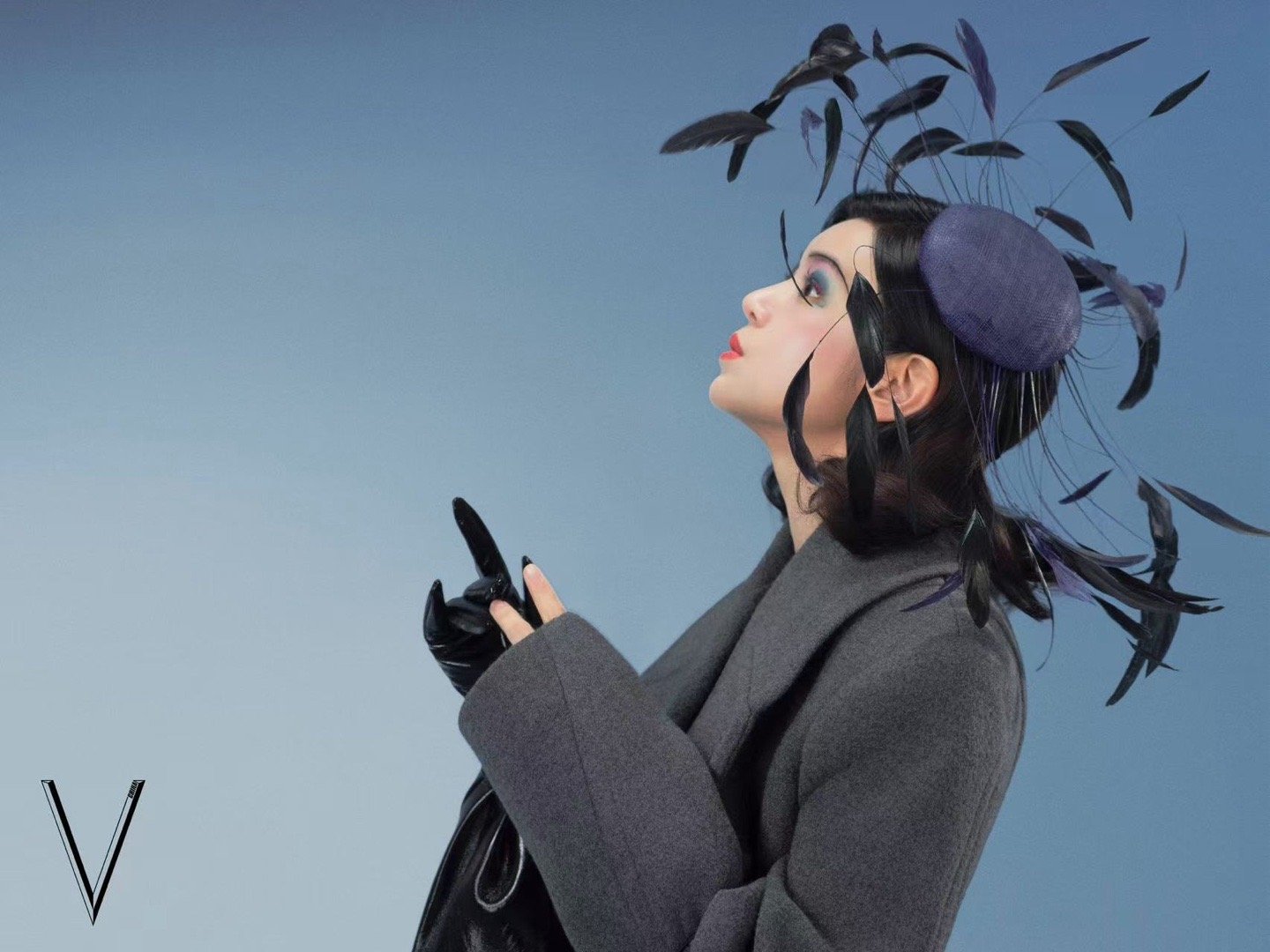 V中文版陈妍希千禧绮梦大片 V中文版陈妍希破茧时刻  被的复古甜酷风暴击！《V》