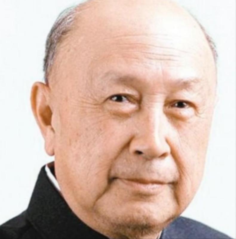 [中国赞]1964年冬夜，钱学森筷子尖悬在鸡肉上方半寸，突然厉喝：“别动！有苦杏