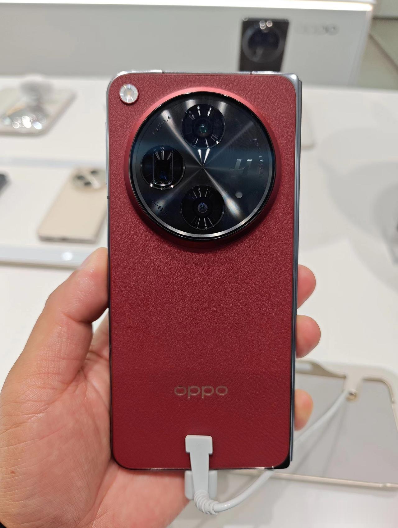 简单聊聊OPPO Find N3上手体验，有几点还挺印象深刻~

1、折痕可以说