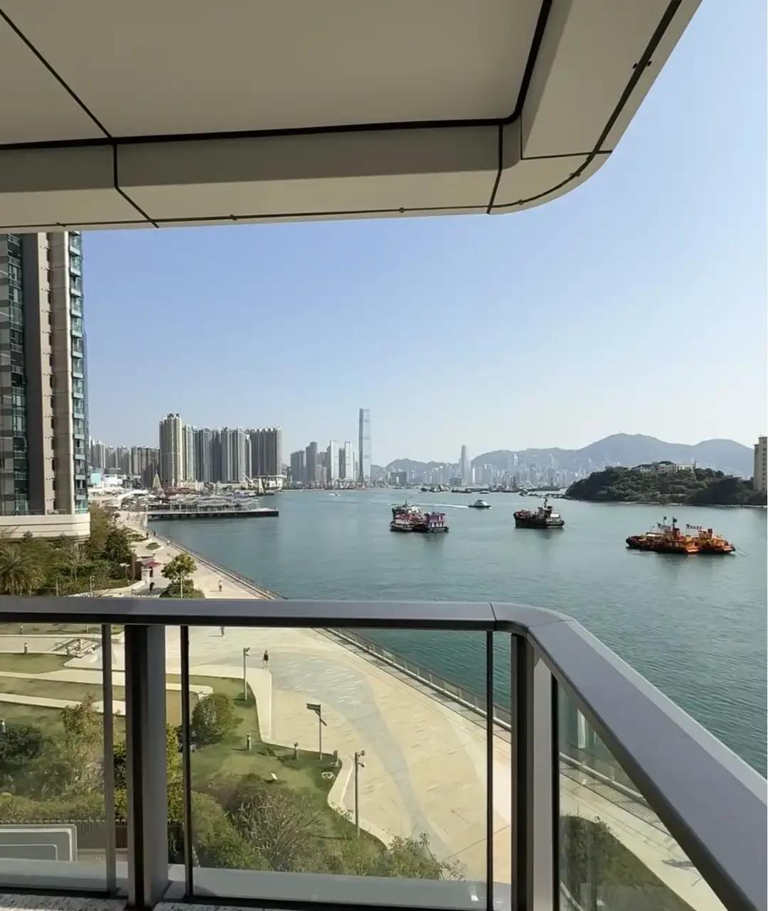 刷到个帖子说大学同学砸800万港币在香港买了套48㎡的两居室，我第一反应是这得有