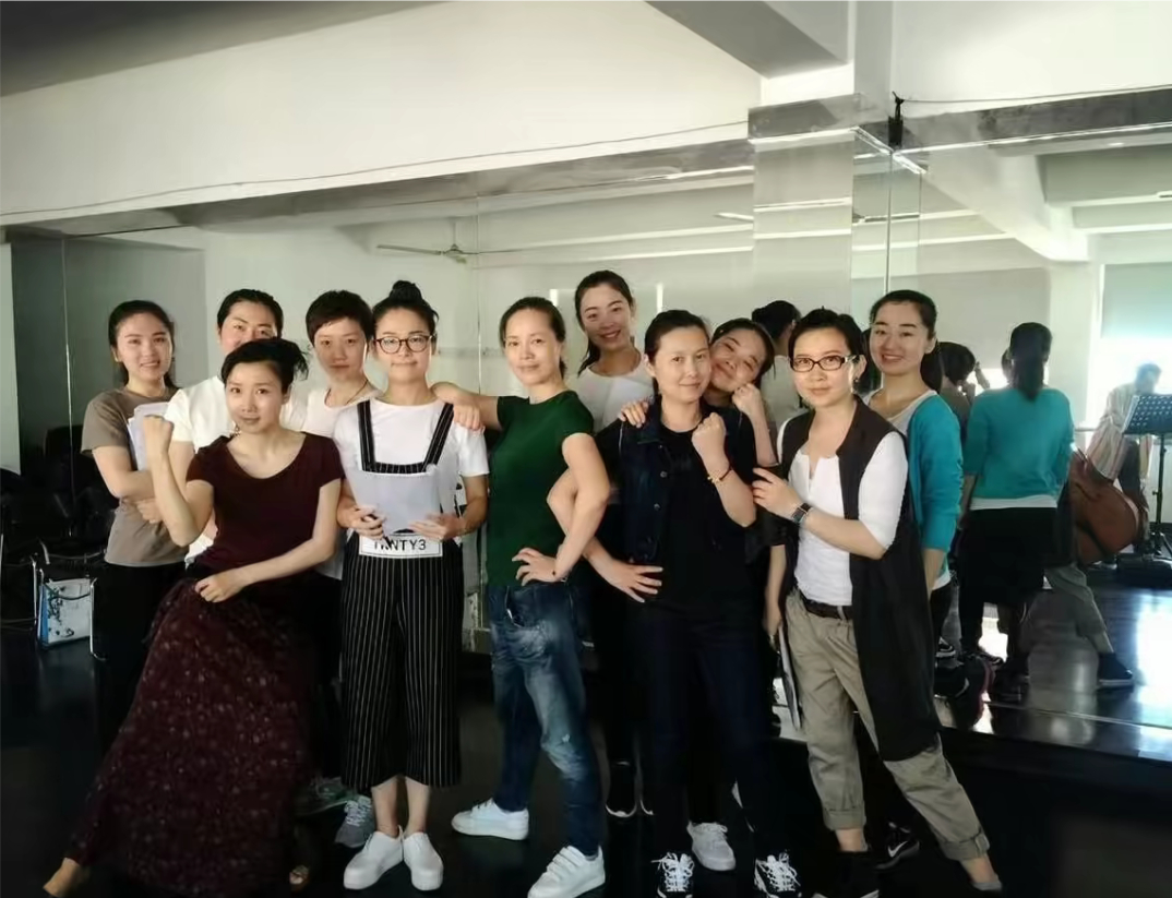 一眼就看见了我宝贝陈丽君