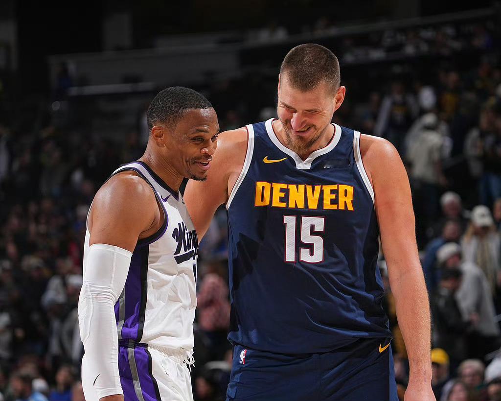 国王主教练特懂人情世故，威少重返丹佛，直接安排他首发！威少首发26分12板6助攻