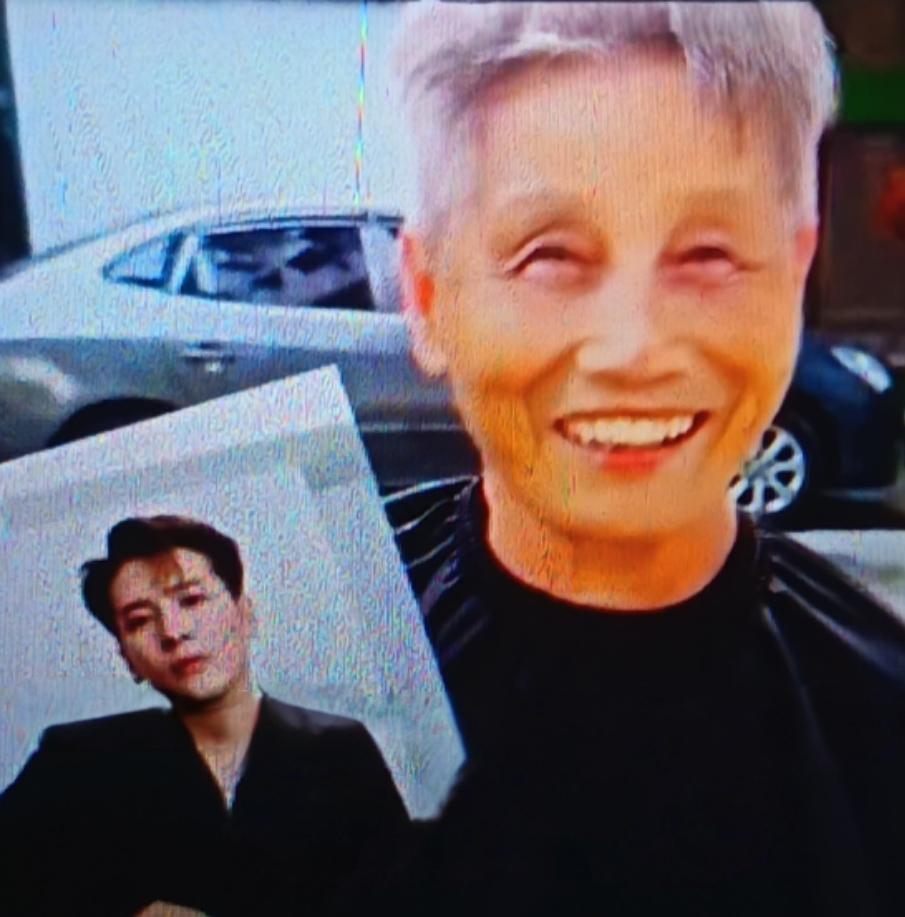 一把剪刀，一颗真心，一位“00后”小伙，在广东佛山街头为老人们剪出了超越年龄的温