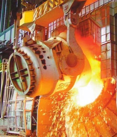 上联：冰生于水而寒于水；
下联：钢炼于铁而刚与铁。