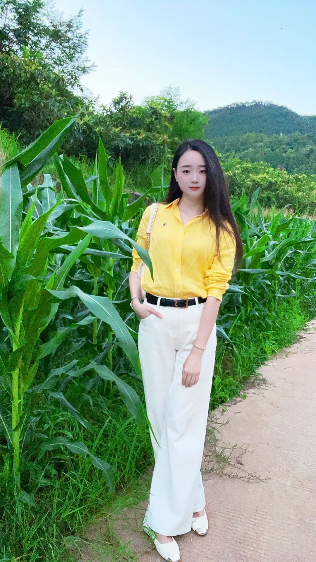 一晃眼步入中年，三十余载，不慌不忙，看淡纷扰，只求自在舒心，守住属于自己的清欢。